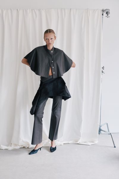 Hovedbilde ZOE CAPE Black